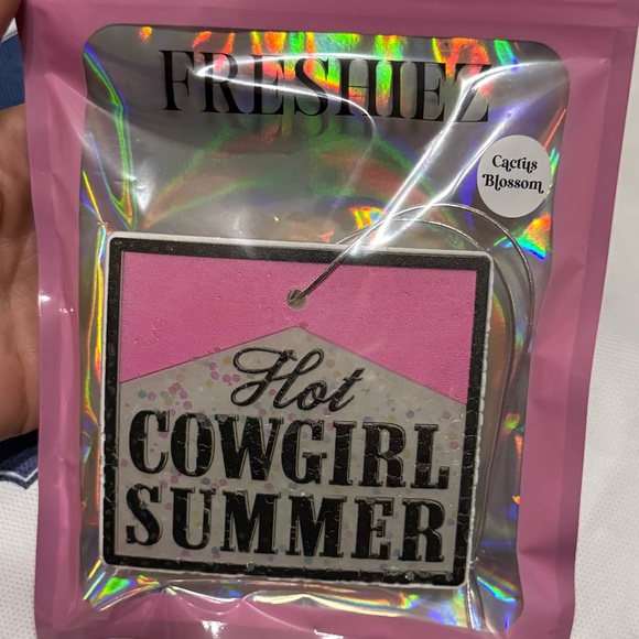 SIMPLY SOUTHERN FRESHIEZ AIR FRESHENERS “ hot cowgirl Summer” - Picture 2 of 2